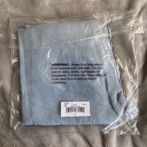 Light wash jeans- size 27 - Picture 7 of 7